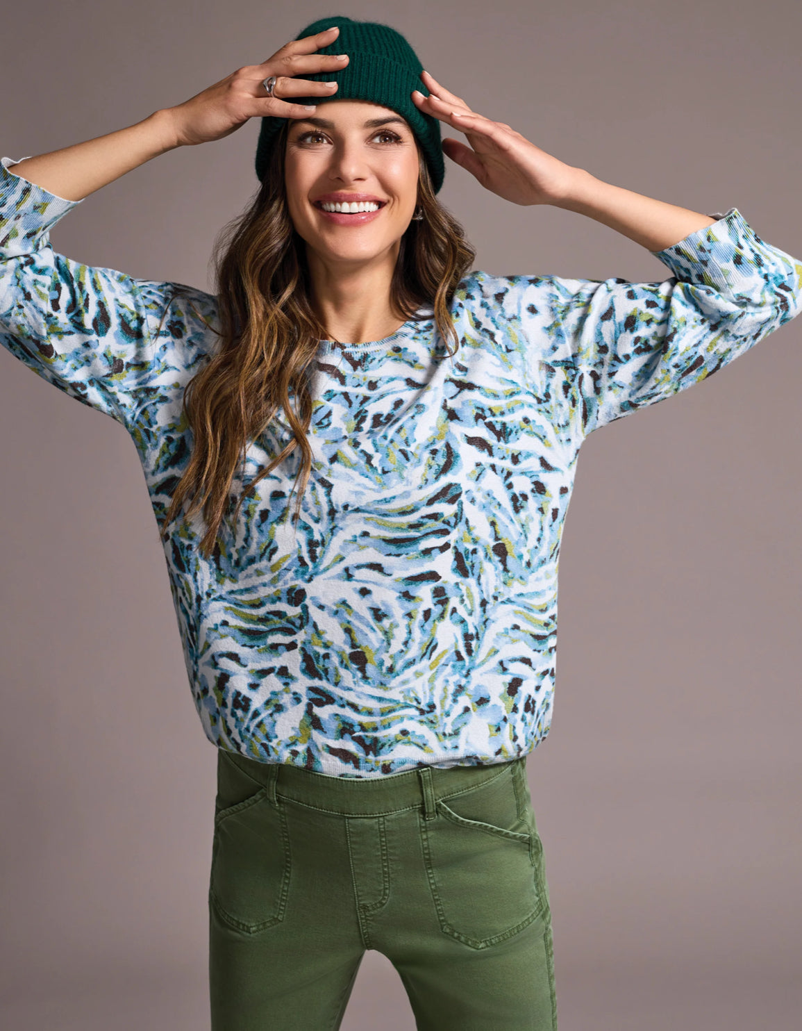 SOFT YARN THREE-QUARTER SLEEVE CREWNECK SWEATER