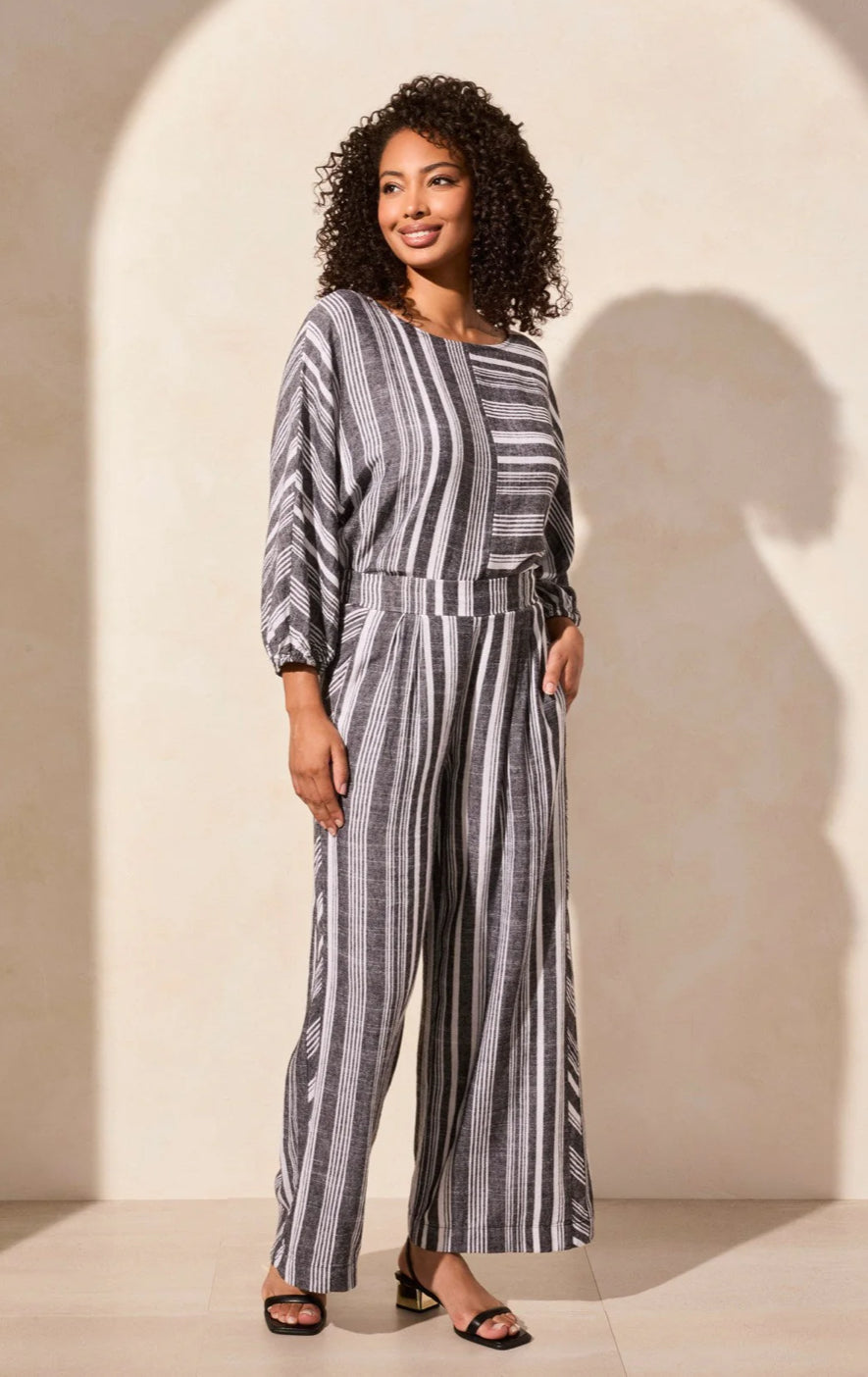 PULL-ON FLOWY WIDE LEG PANTS WITH POCKETS