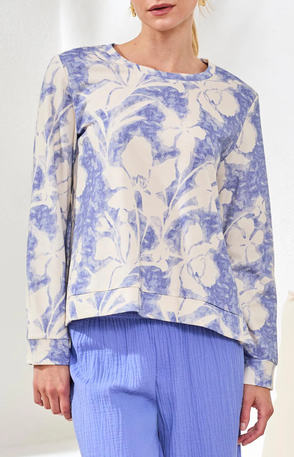 CREWNECK TOP WITH SIDE SLITS