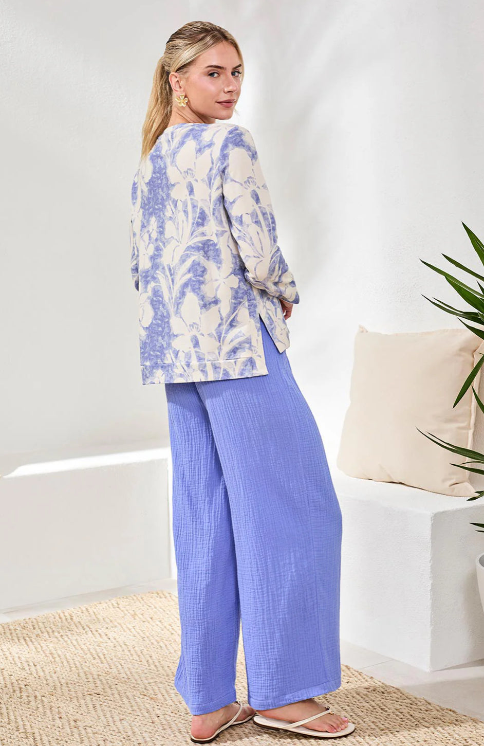 CREWNECK TOP WITH SIDE SLITS