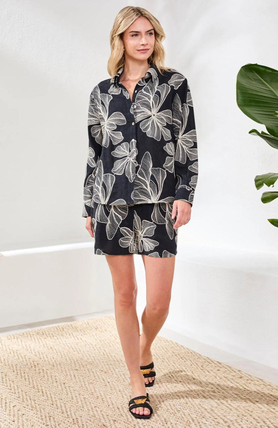 EMBROIDERED LONG SLEEVE BUTTON‑FRONT BLOUSE