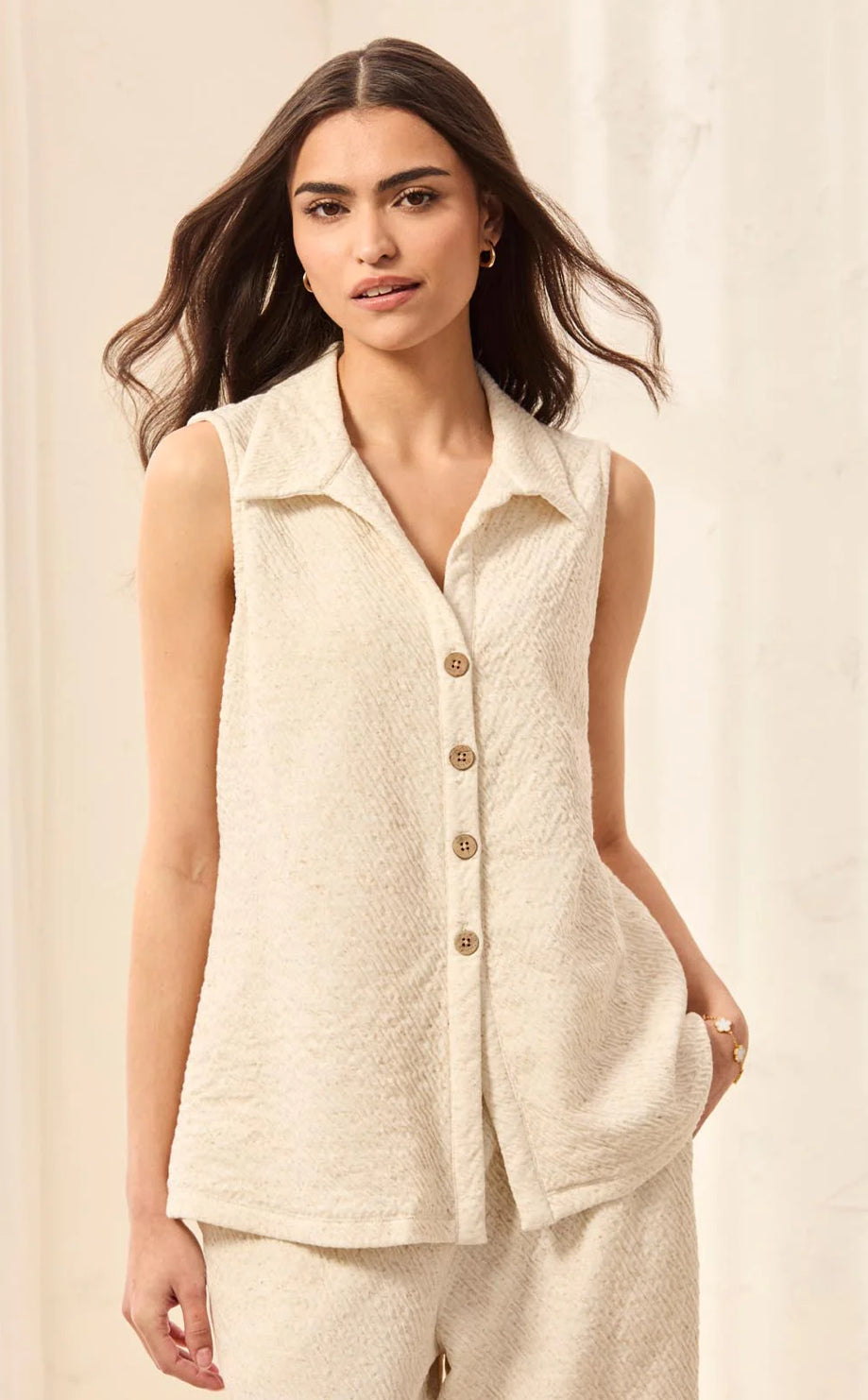 PUCKERED KNIT SLEEVELESS BUTTON DOWN TOP