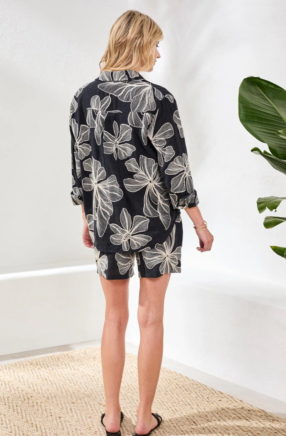 EMBROIDERED LONG SLEEVE BUTTON‑FRONT BLOUSE