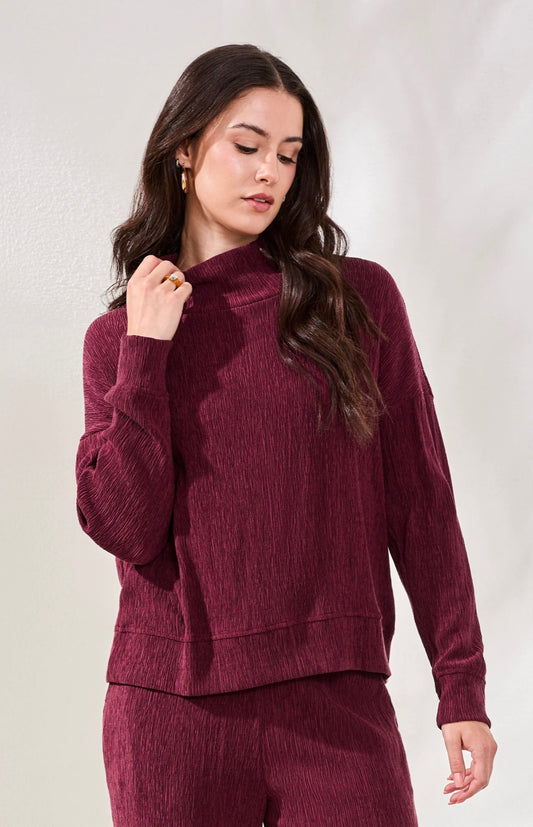 TWO-TONE CRINKLE DROP SHOULDER MOCK NECK TOP