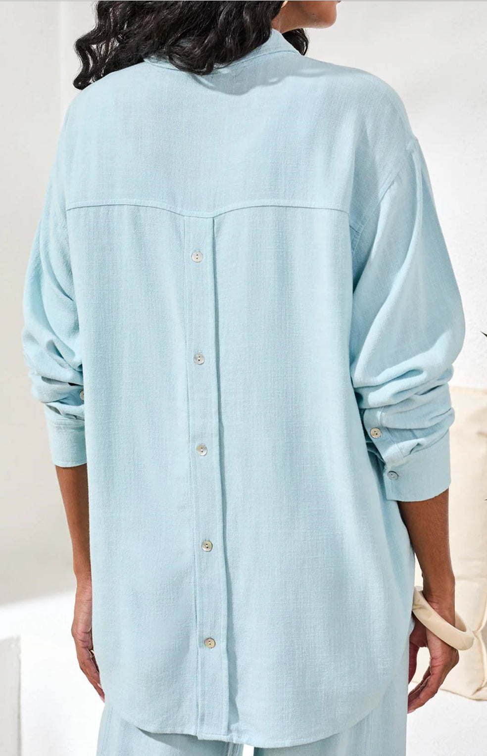 FLOWY LINEN LONG SLEEVE BUTTON FRONT SHIRT