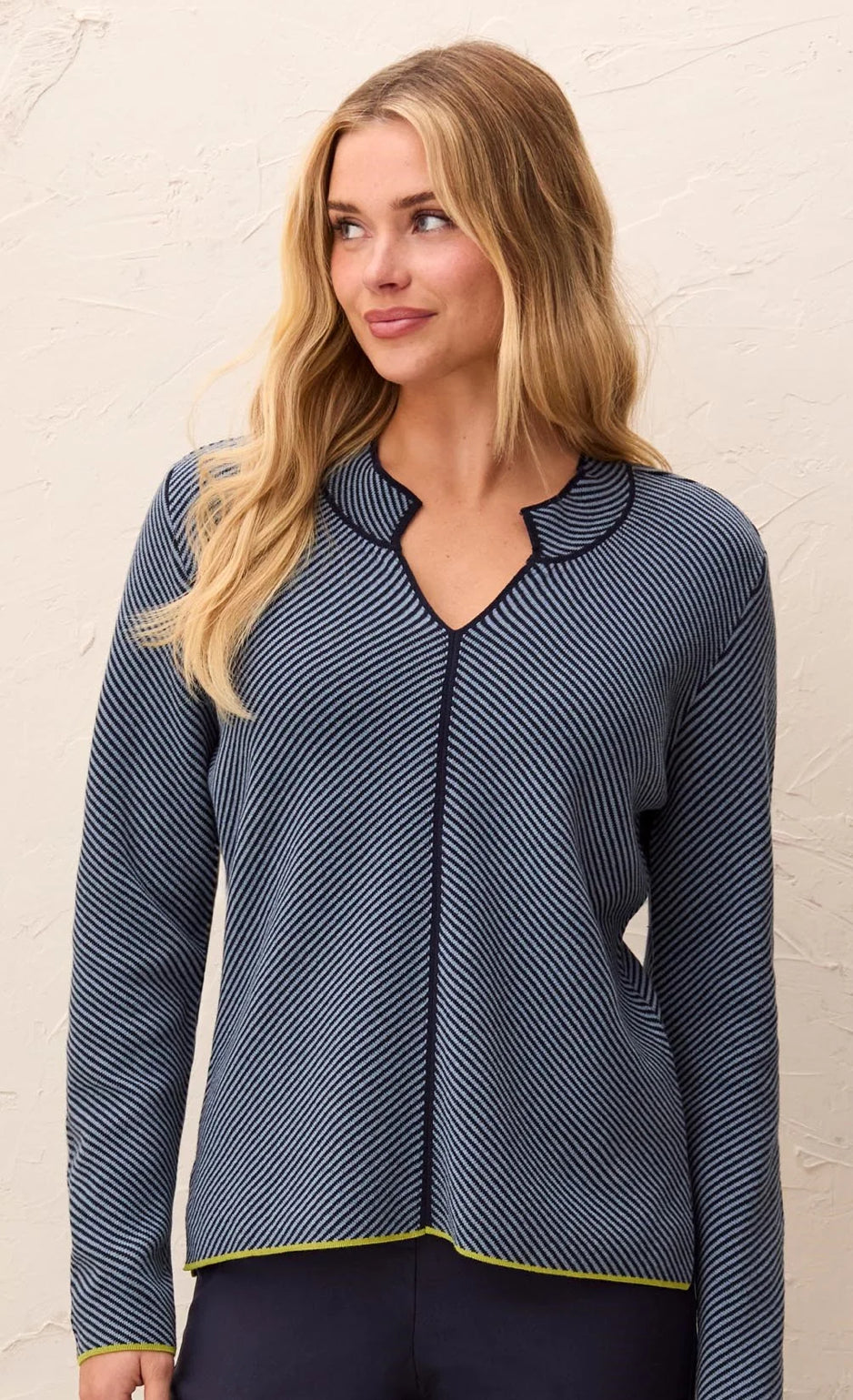 SWEATER TEXTURED DIAGONAL STRIPE SPLIT NECK