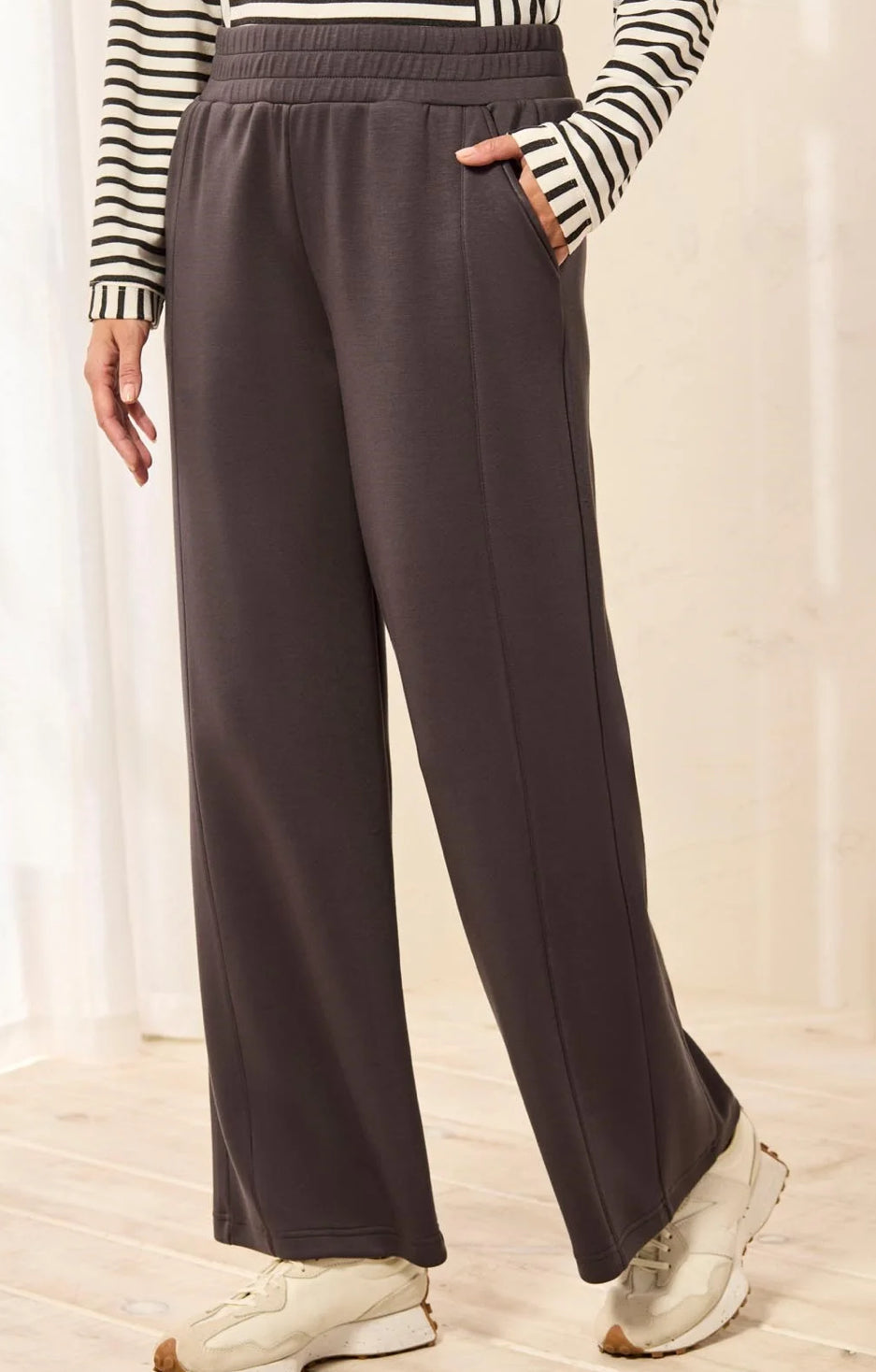 JOGGERS TECHNO LUX SCUBA KNIT PULL-ON WIDE LEG
